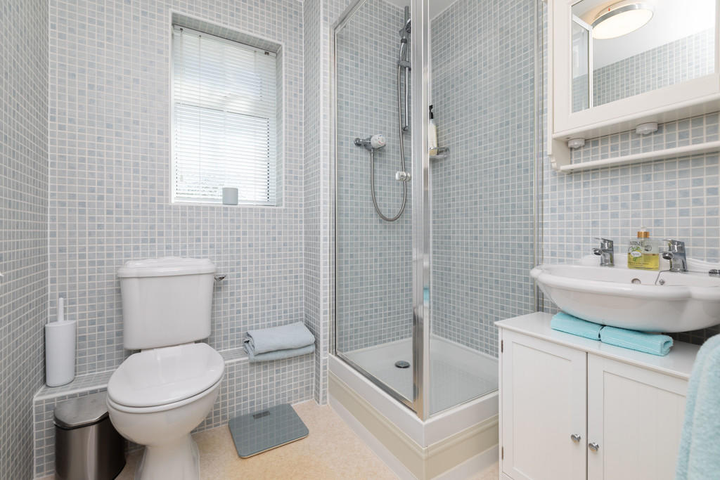 En-suite shower r...