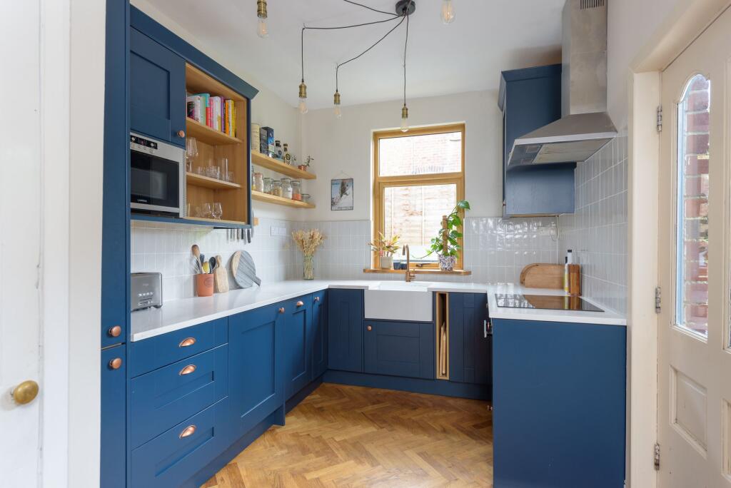 KITCHEN DINER AND LOUNGE