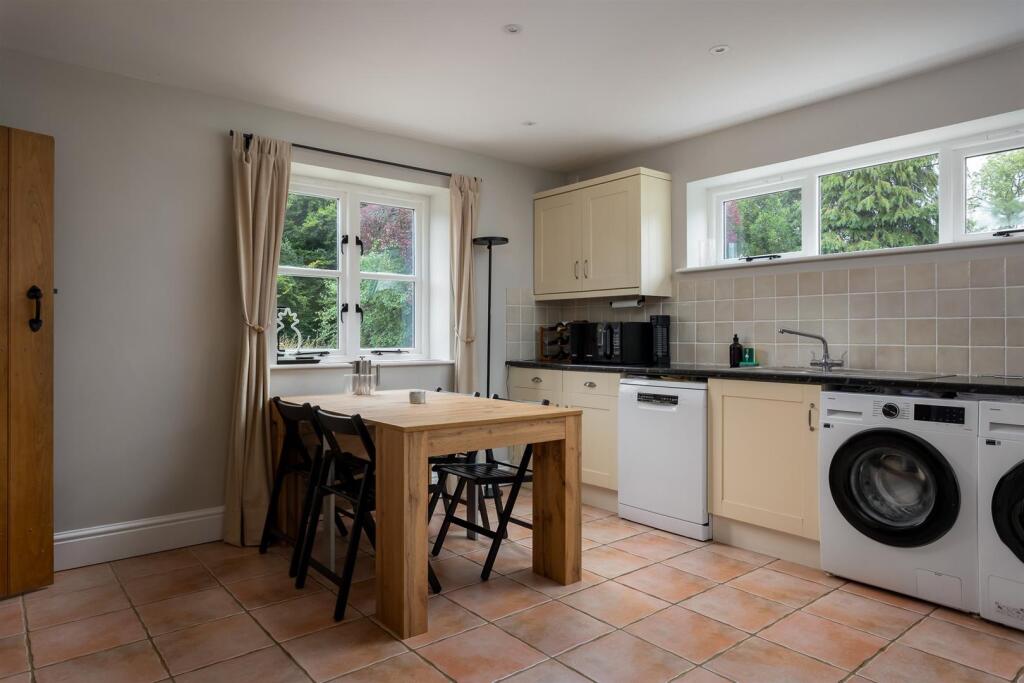 65 - Rockstowes Hill - GL11 5AF - Web.jpg