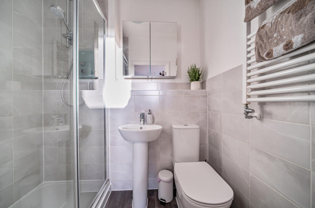 1382385-4-691b44b...