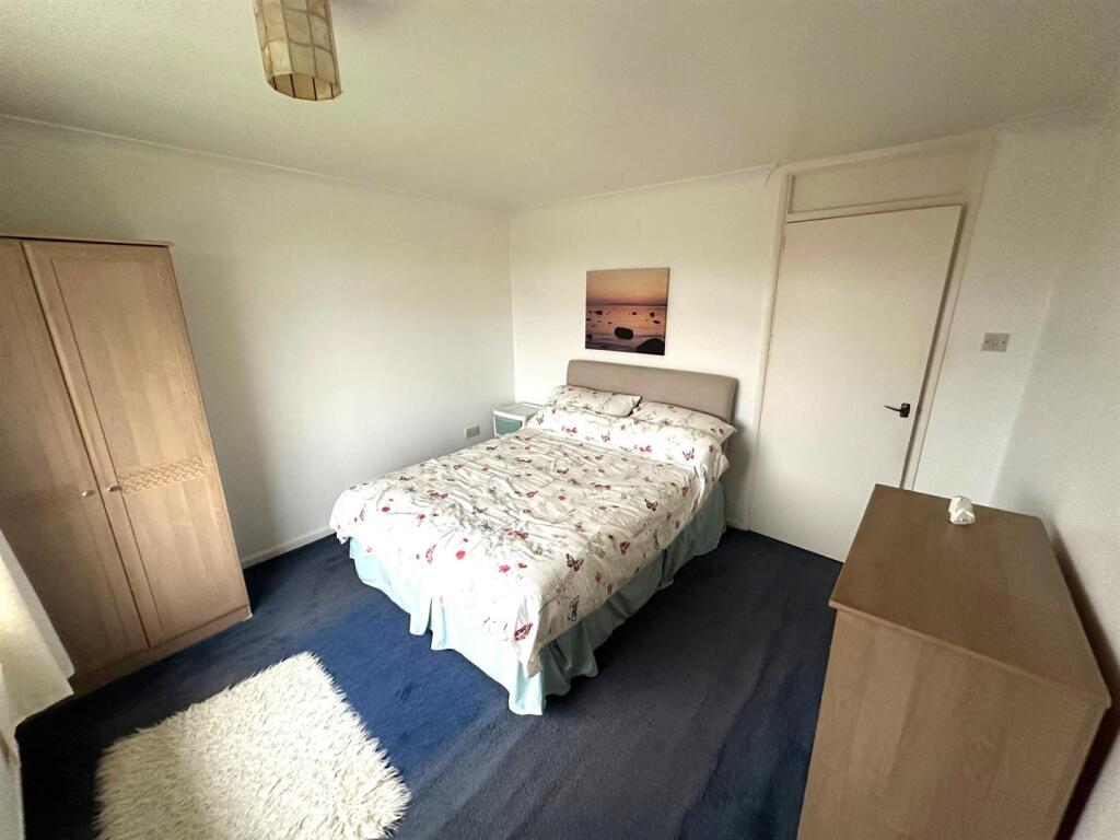 bed 1 3.jpg