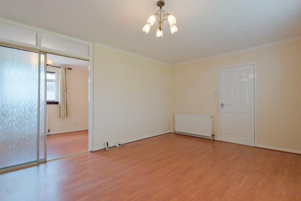014-30 Braemar Cres, Carluke ML8 4BH.jpg