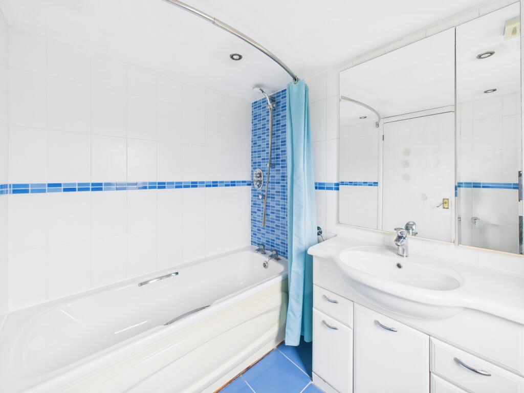 CAM05192G0-PR0141-STILL010