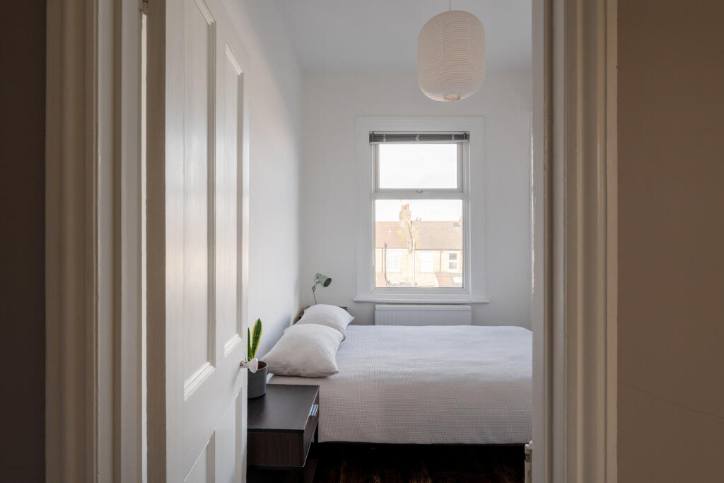 322864 - Tottenhall Road, London N13 - high res...