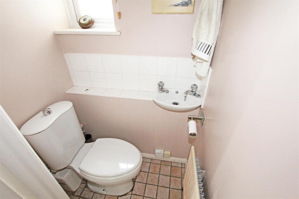 IMG_6204 cloakroom.jpg