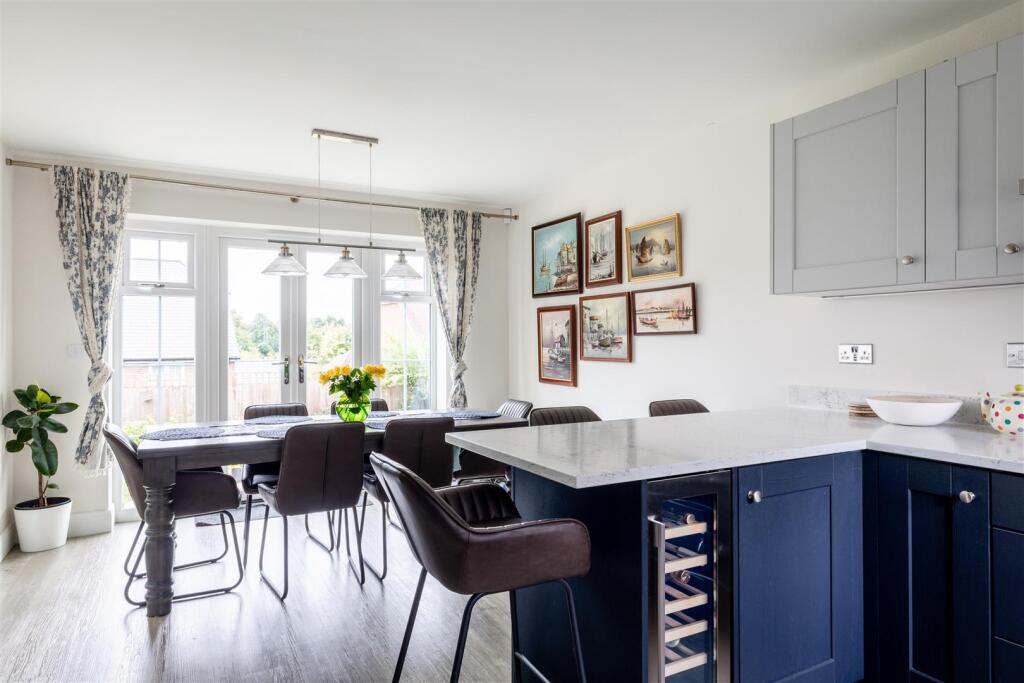 2 Walder Close-16.jpg