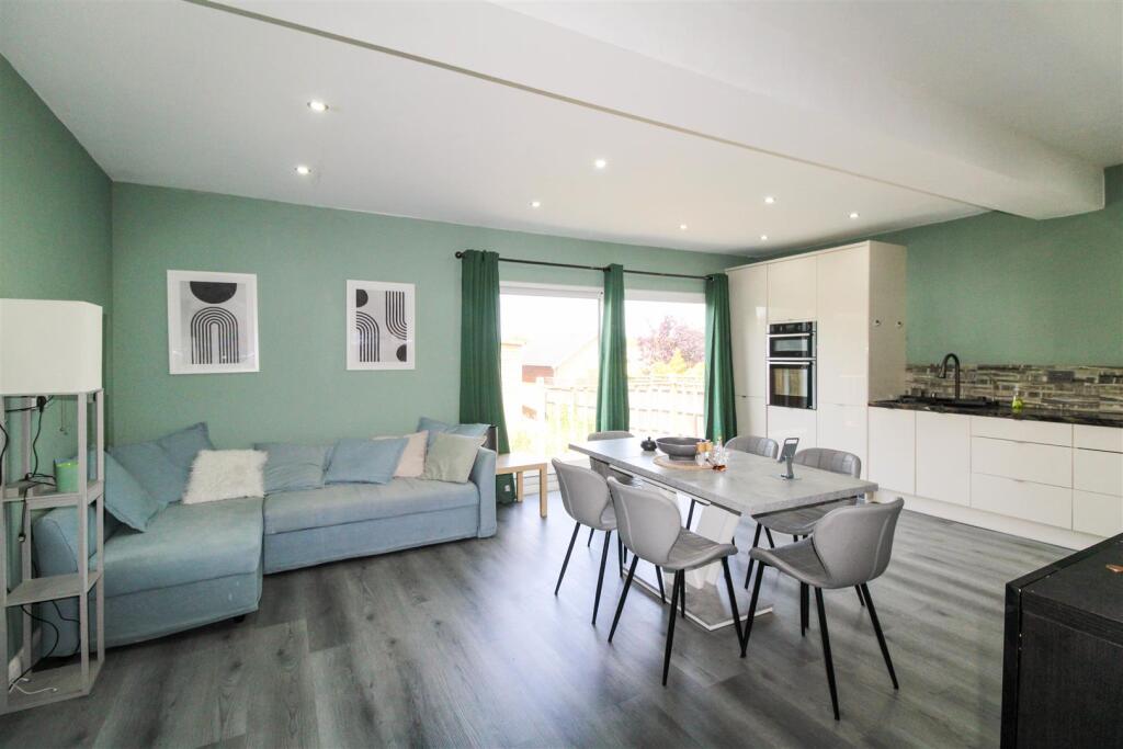 Open plan kitchen/dining/sitting room