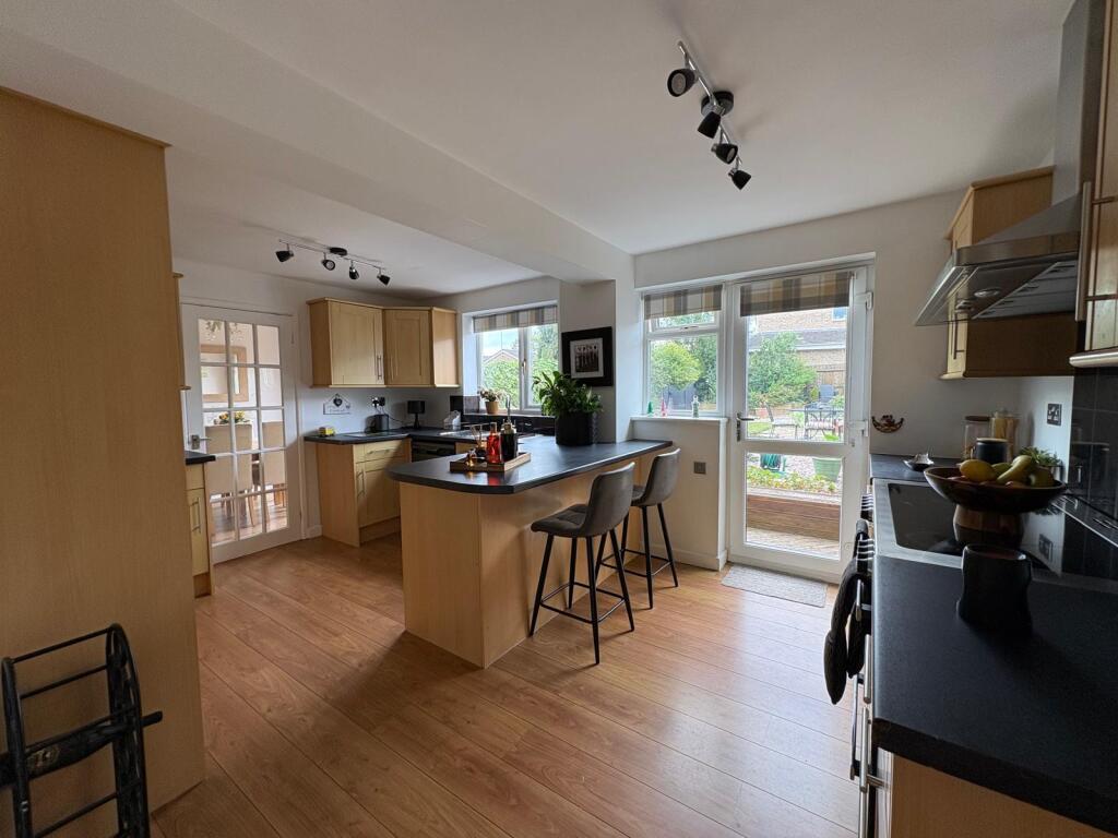 KITCHEN/BREAKFAST ROOM