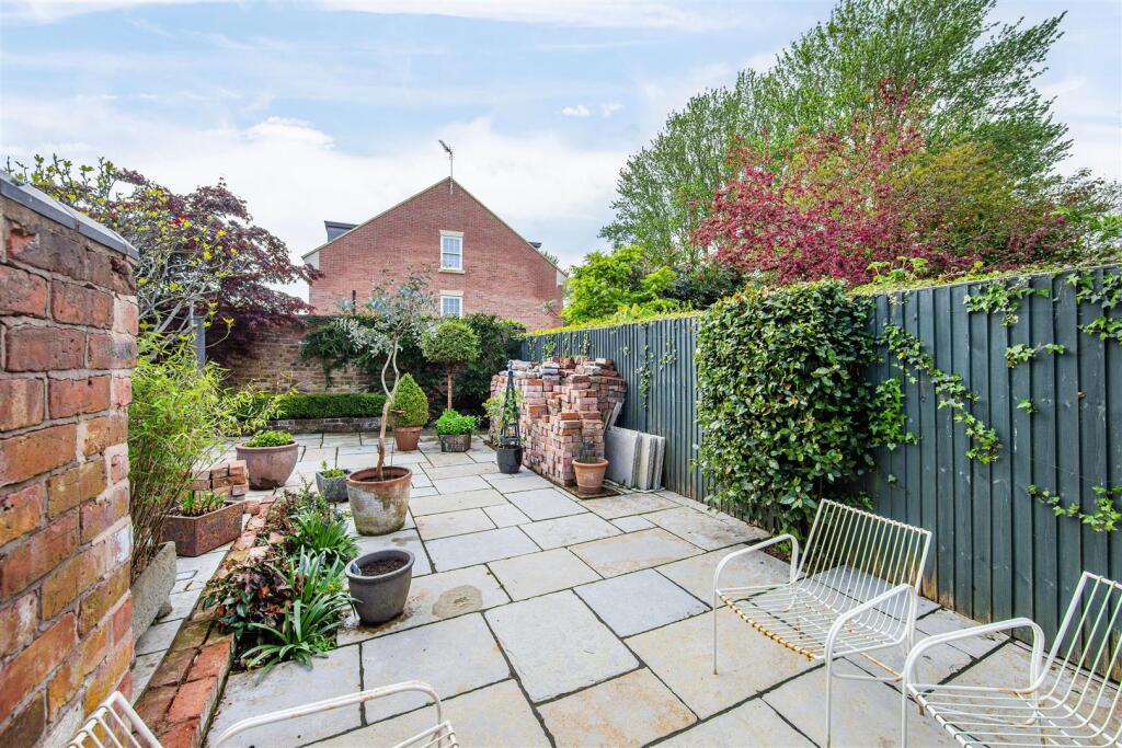 Garden 04.jpg