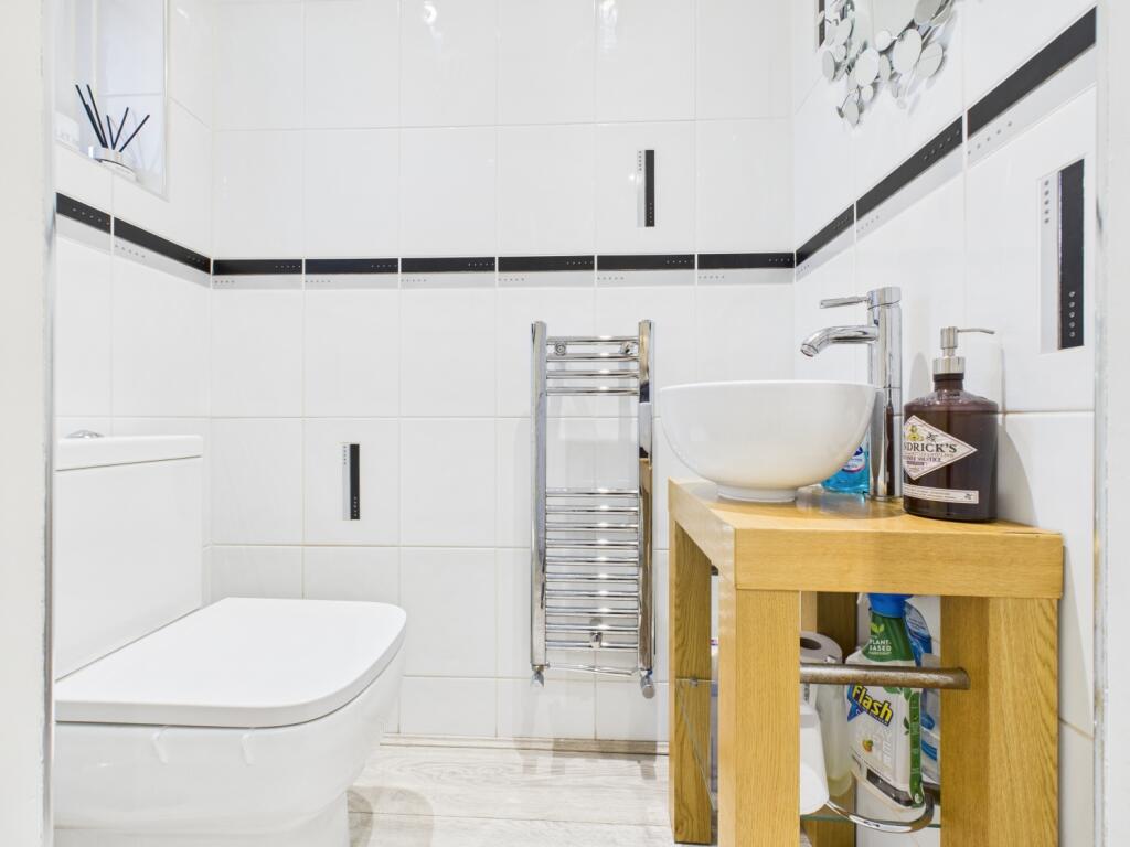 CAM03729G0-PR0181-STILL031