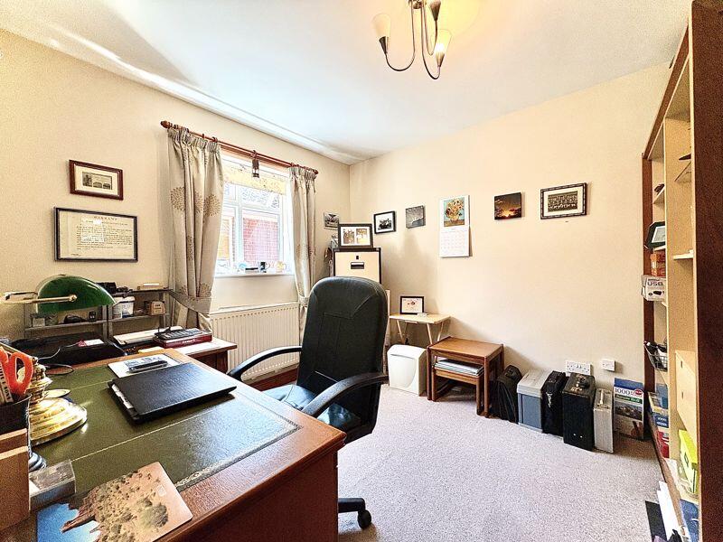 SITTING ROOM/BEDROOM