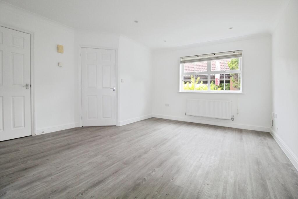 pbox-bedroom-312800.JPG