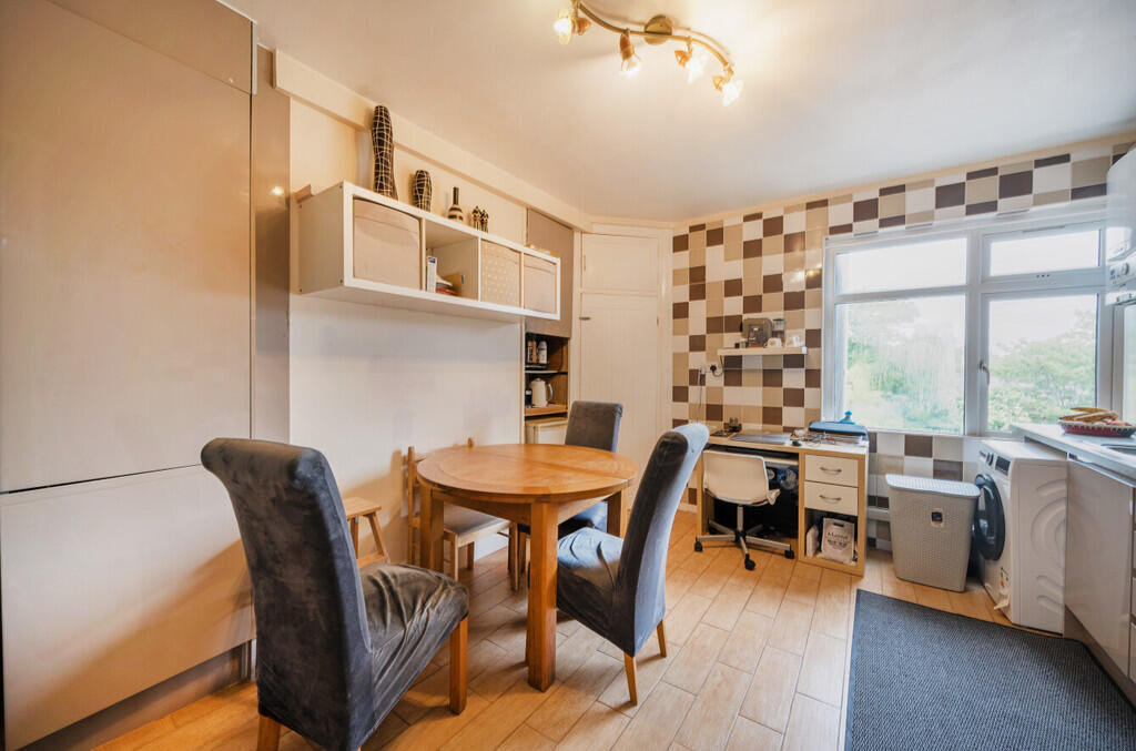 1294132-9-682607a...