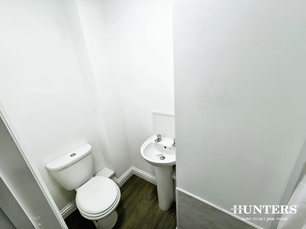 Flat 1 Bathroom 2.png