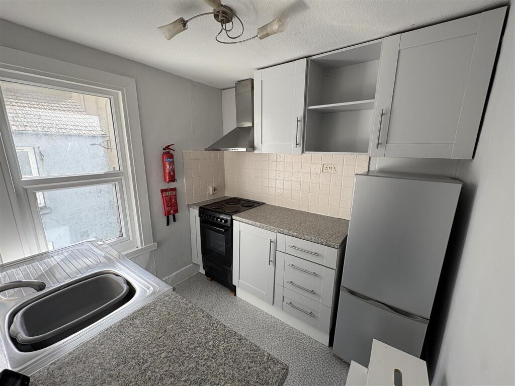 Kitchen 1.jpeg