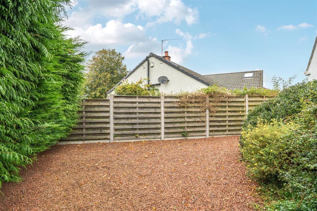 REAR / SIDE GARDEN