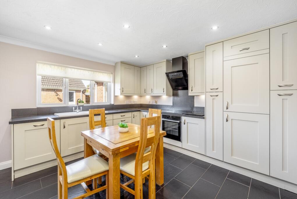 7 Richard Busby Way (Lutton)-21