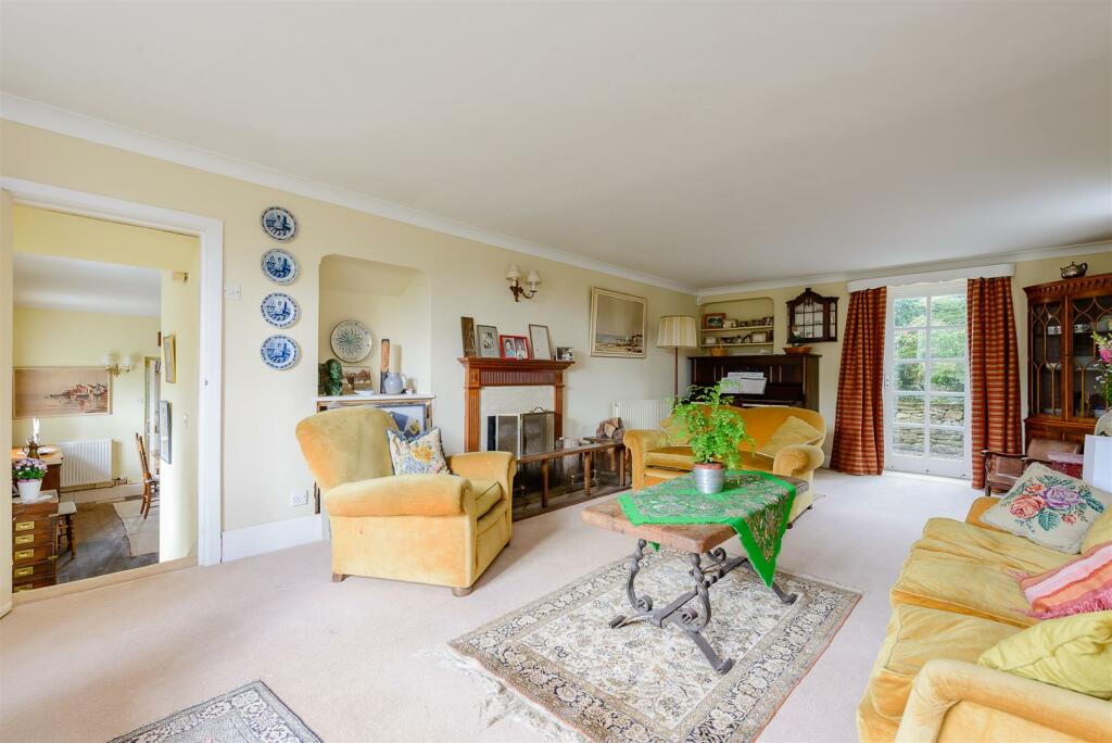 8268900-interior01.jpg
