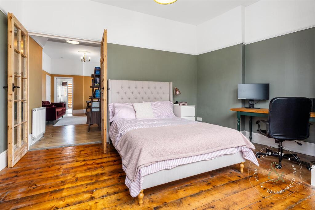 Kelvin Road, Roath, Hern Crabtree (2).jpg