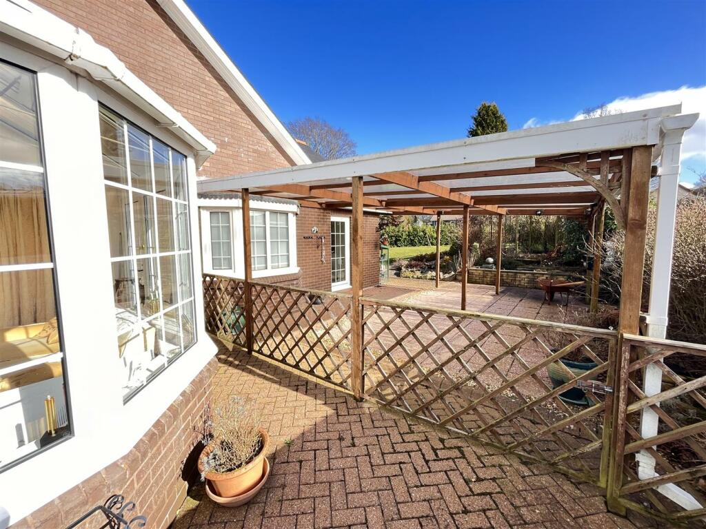 SIDE PATIO AREA