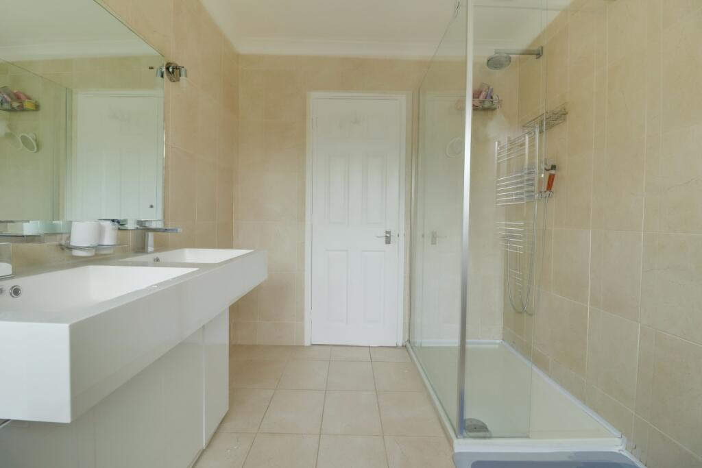 En suite - double sink