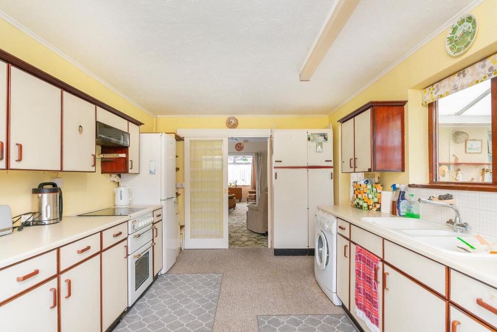 0C5RWH - Kitchen B.jpg