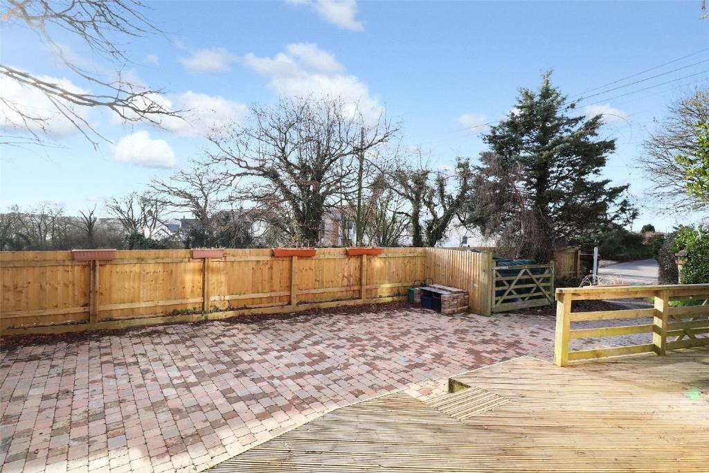 Garden and Parking 2.jpg