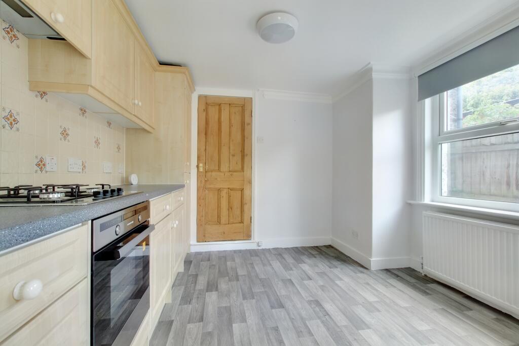 5.KITCHEN.jpg