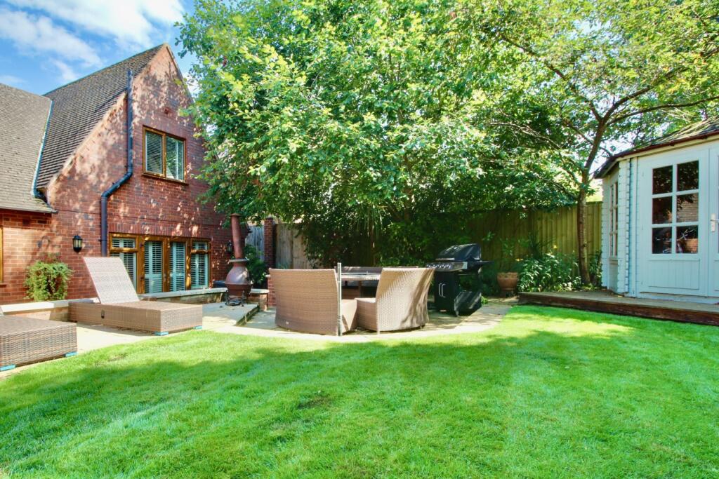 Rear Garden Upper Patio