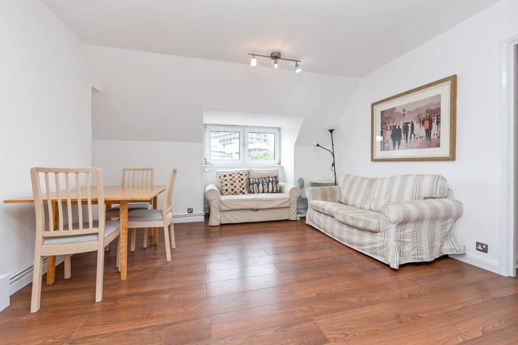 living room 2.jpg