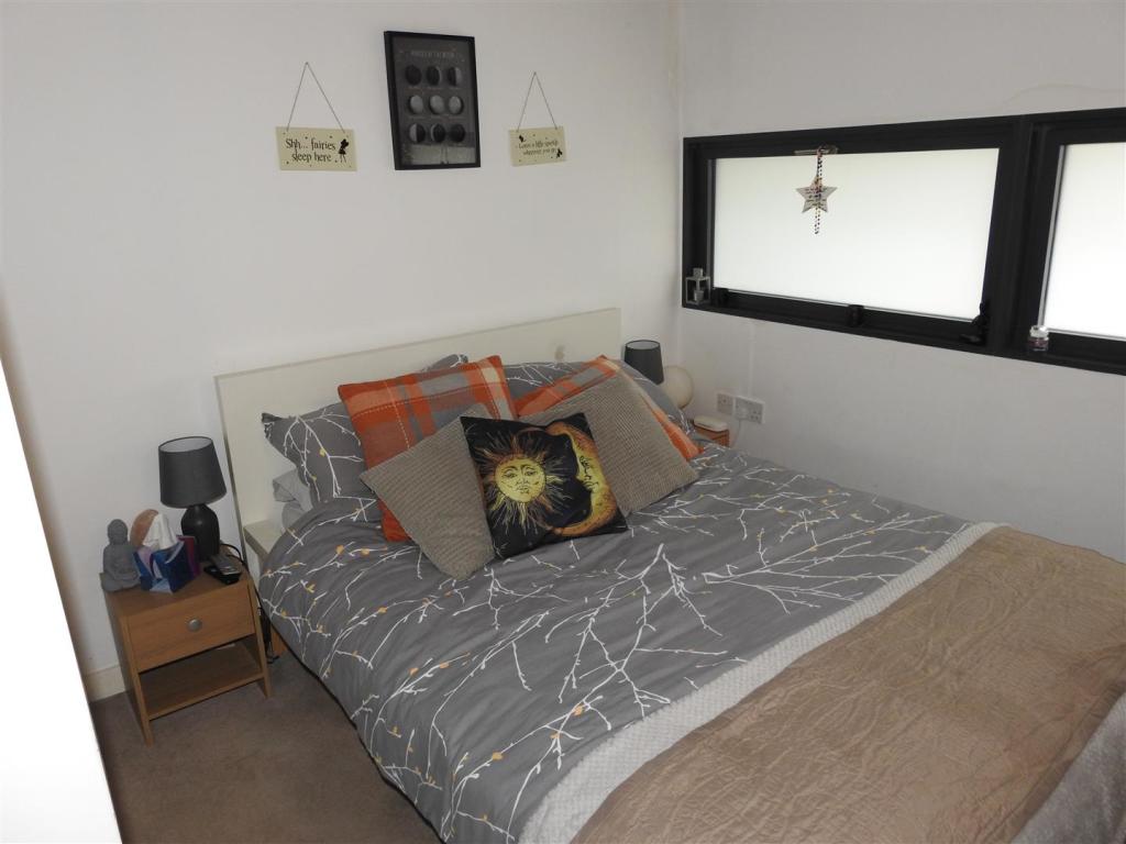 2352 Budenberg Bed.JPG