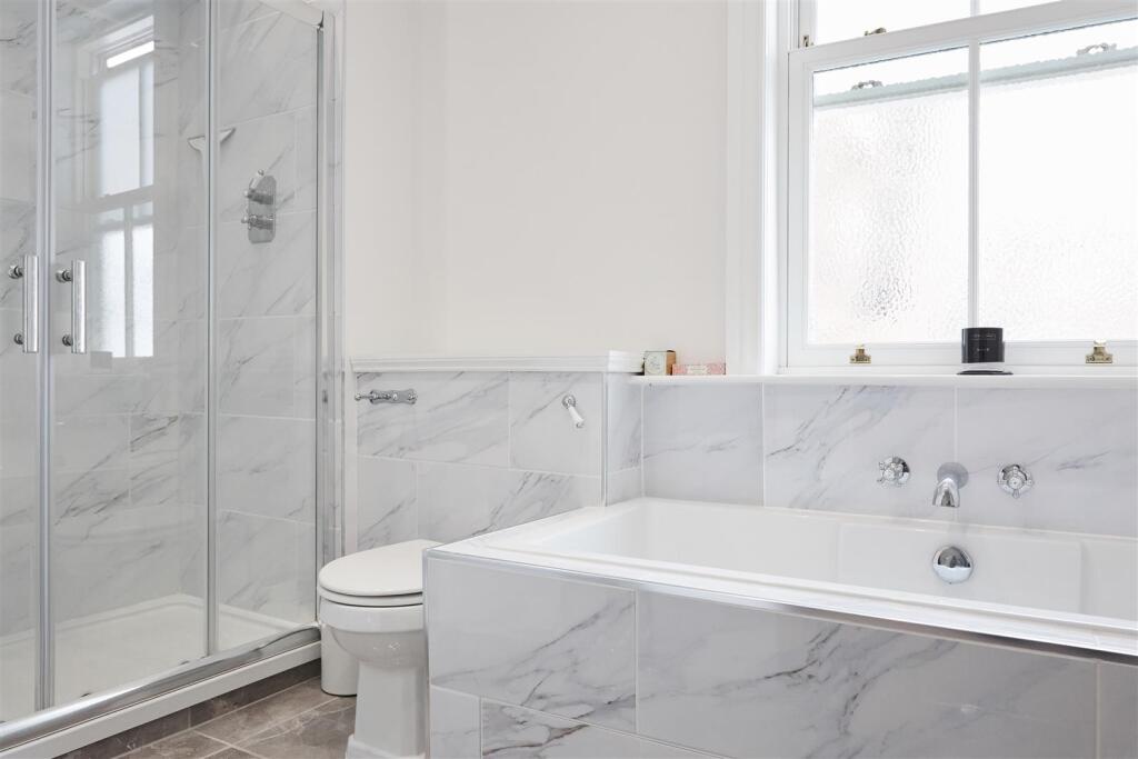 D - master en-suite.jpg