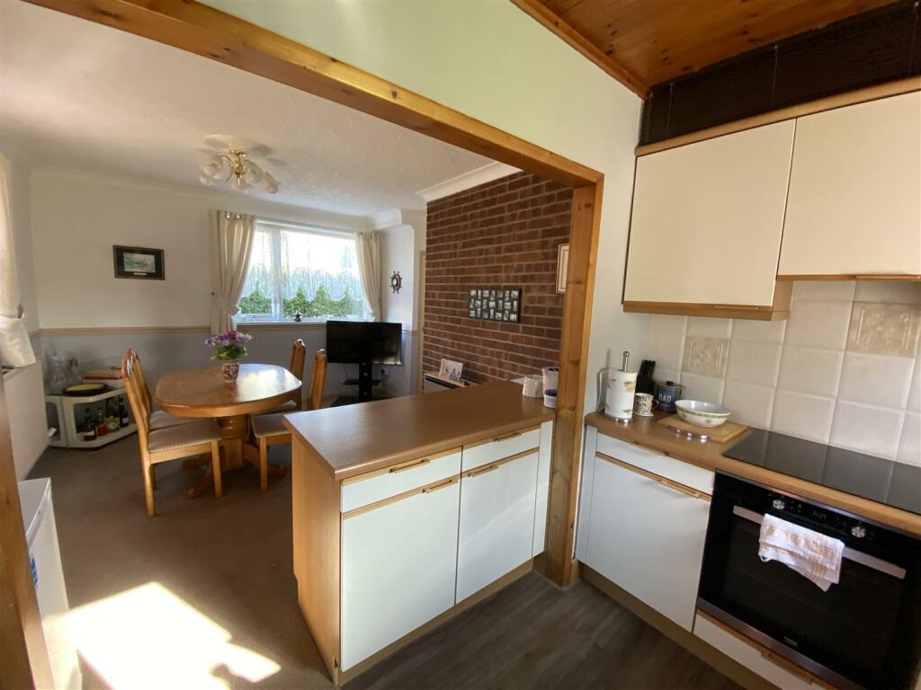 Kitchen: