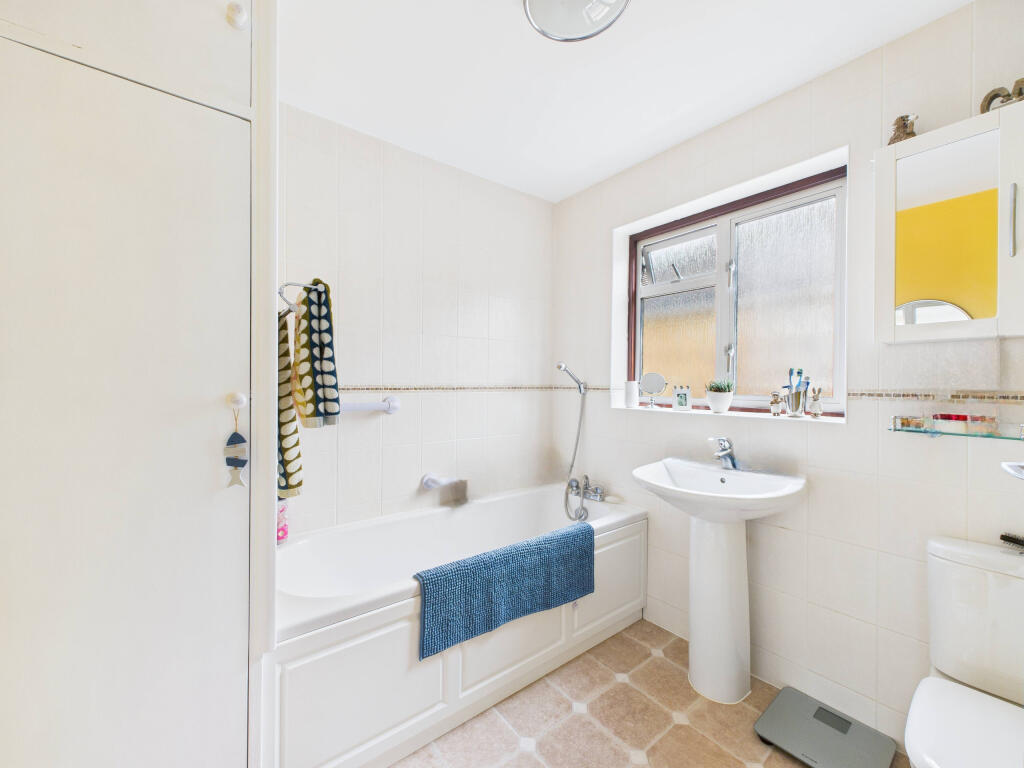 CAM02909G0-PR0498-STILL006