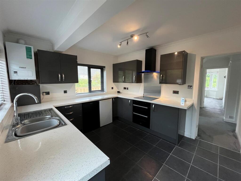 Kitchen 1.jpg