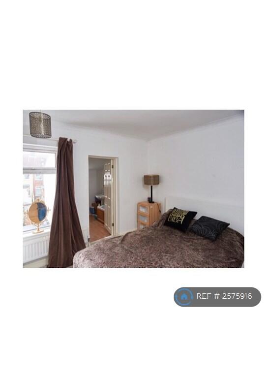 Main Bedroom With En Suite Bathroom