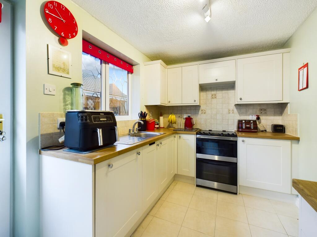 CAM03162G0-PR0152-STILL008