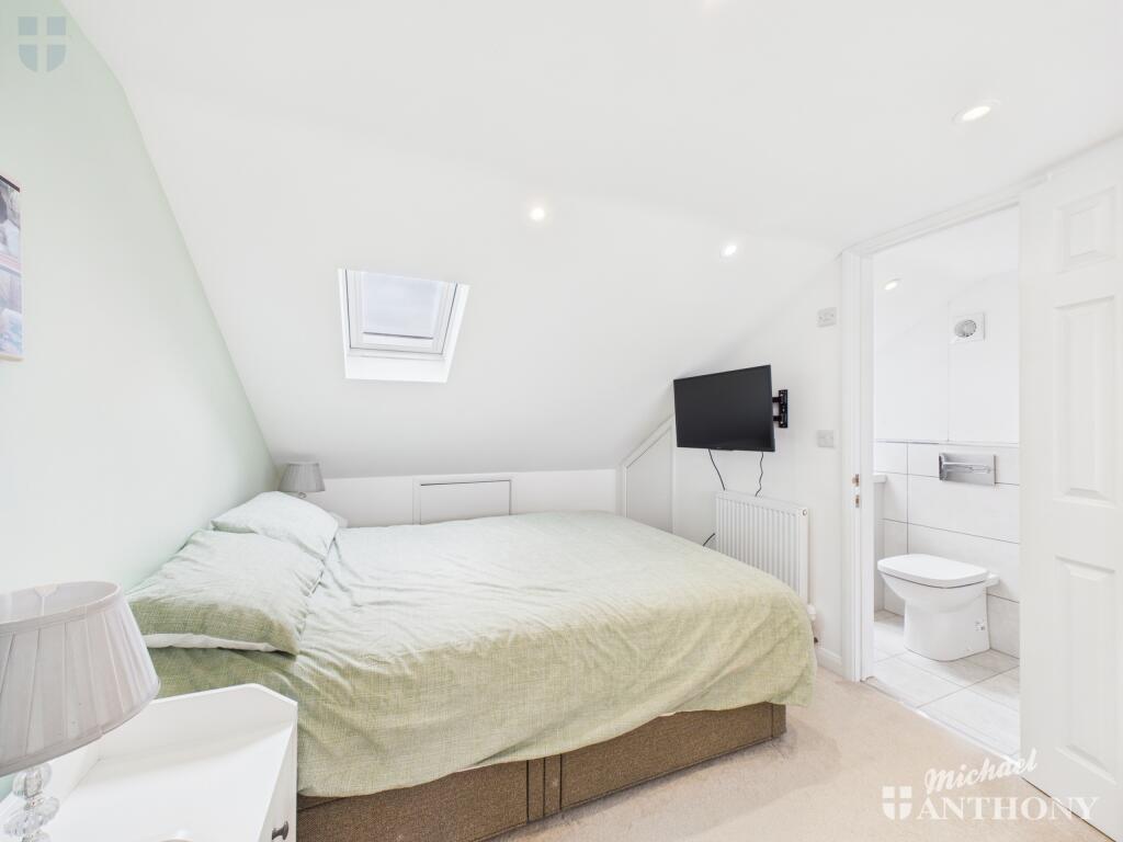 CAM03218G0-PR0703-STILL012