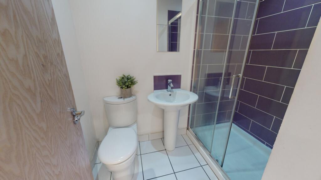 2 Courtyard bath 3