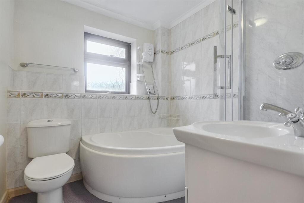 Bathroom_1.jpeg