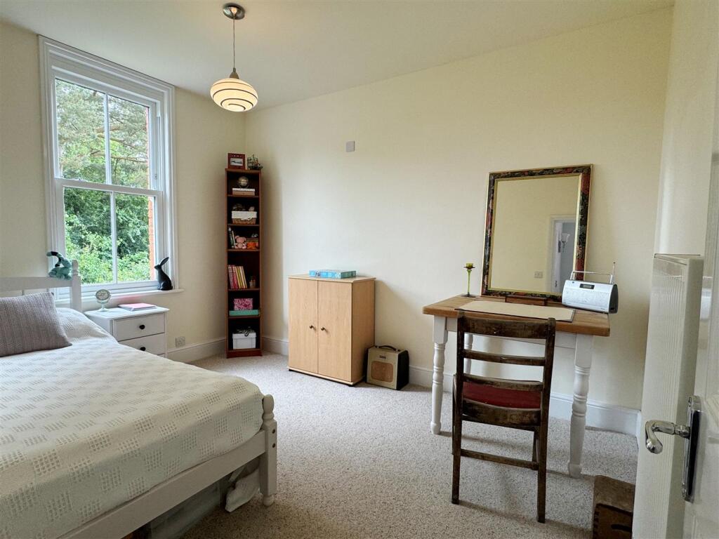 Bed 4.JPG