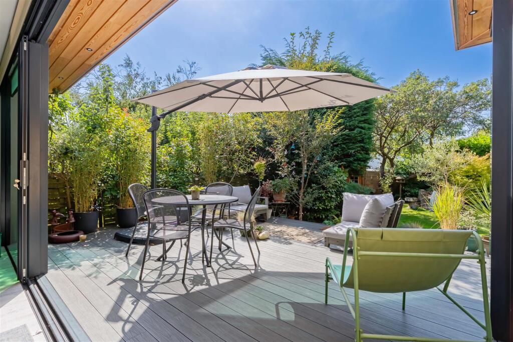 3 Ryecroft Gardens_22.JPG