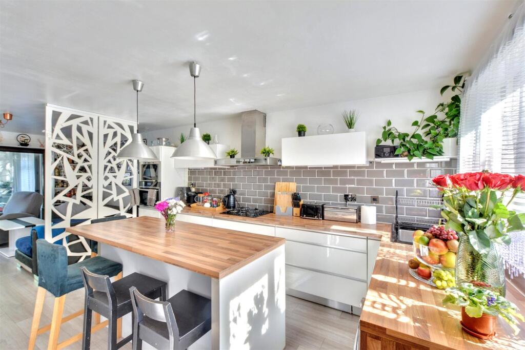Kitchen_2.jpeg