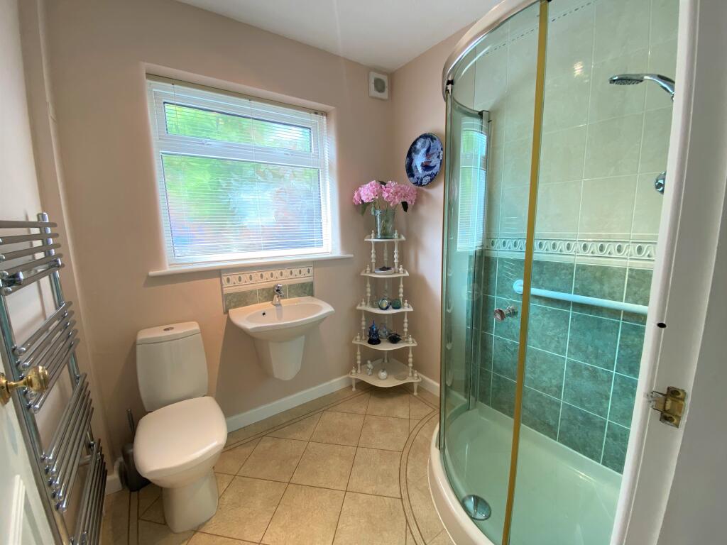 R Shower Room-min.jpg