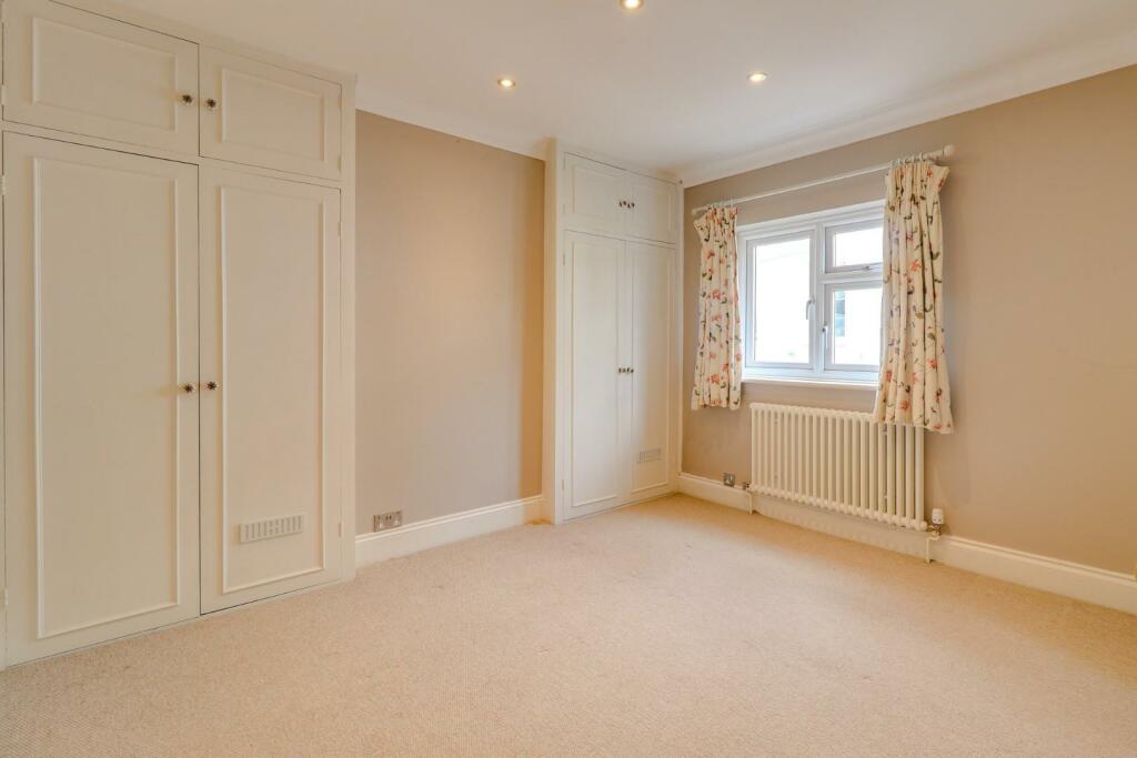 Bedroom 1a.jpg