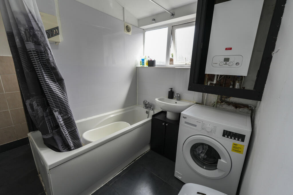 Bathroom/Utility Room