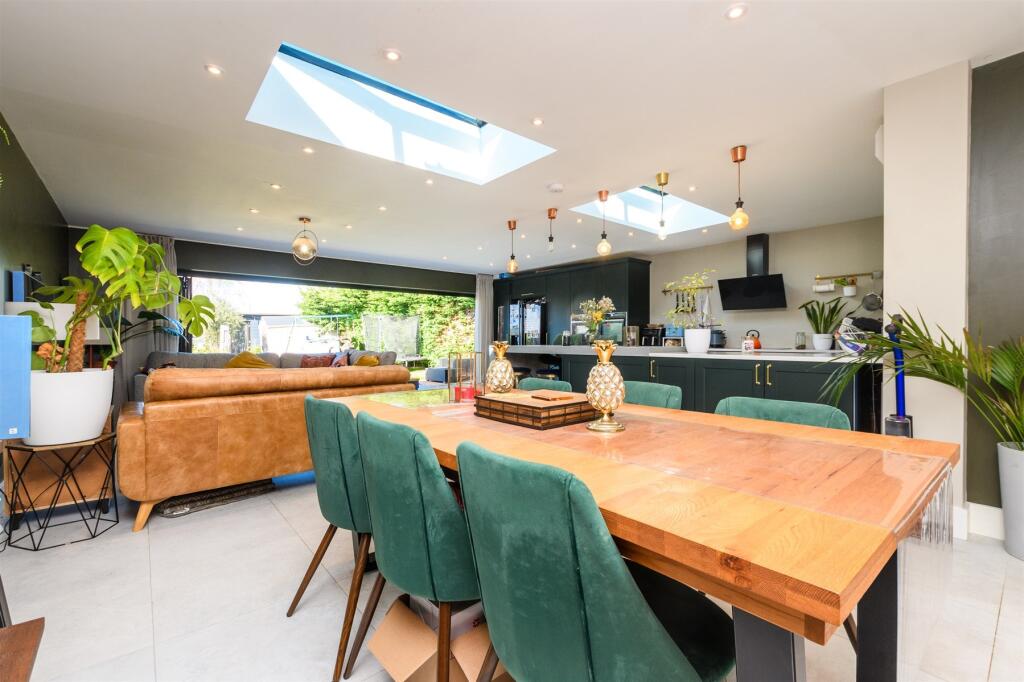 	Kitchen/Diner/Lounge