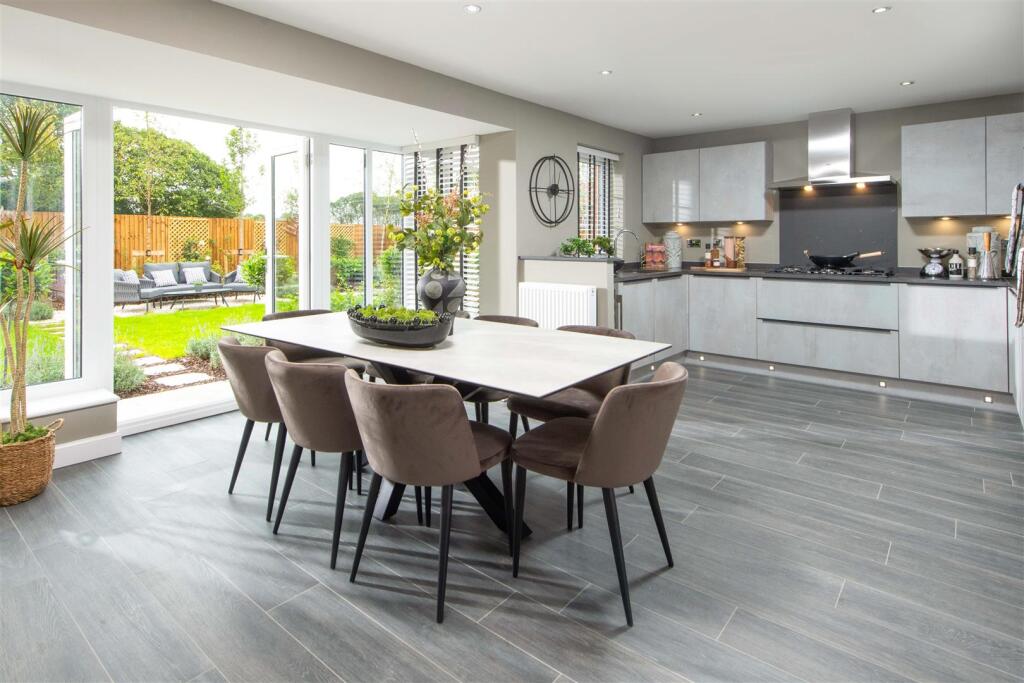 KITCHEN/ DINING AREA