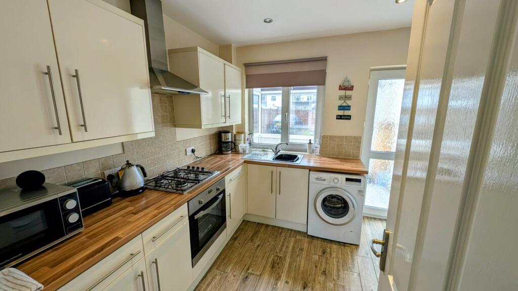 104 Stanshawe kitchen.jpg