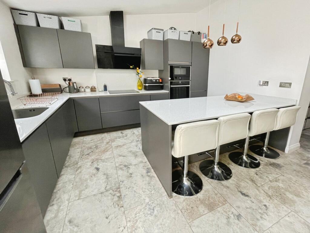 Kitchen/Breakfast Area